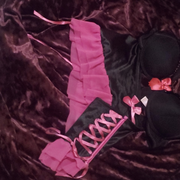 Lingerie - Picture 9 of 16